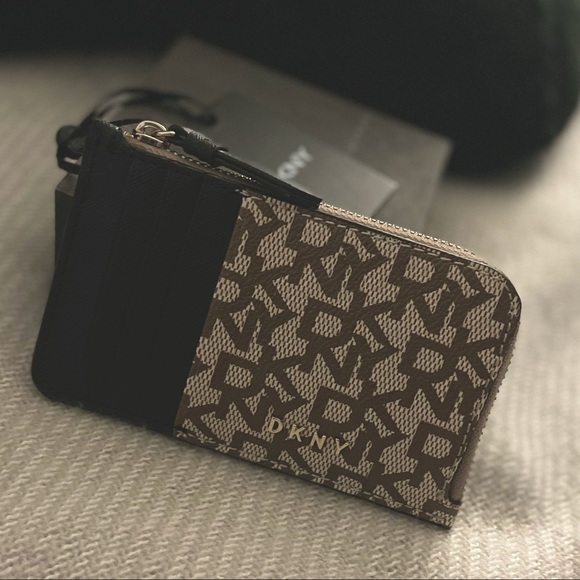 NWT – DKNY Bryant Park Zip Wallet (Card Case) - Picture 1 of 5